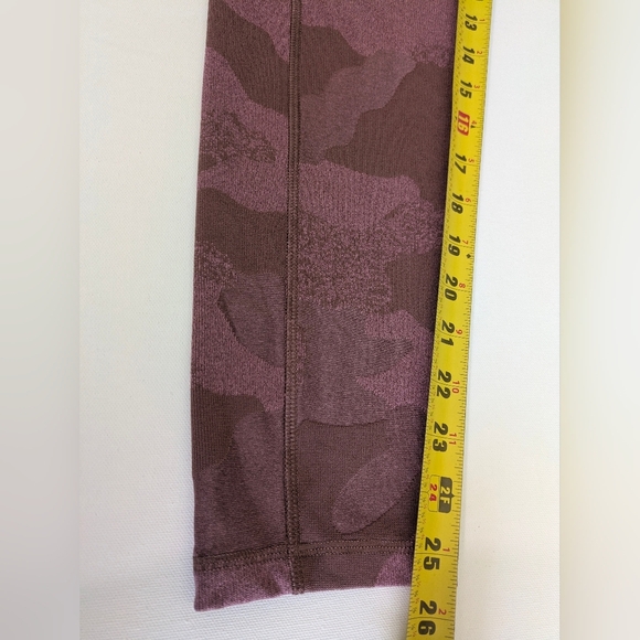 The North Face Women's Luxe Motivation Pocket 7/8 Legging Maroon Camo Large EUC - Picture 11 of 12